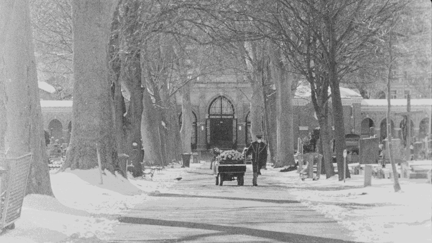 Erde (16mm-practice) by Lukas Ellmer and Gabriel Monthaler. AUT 2022, B/W, 5 min