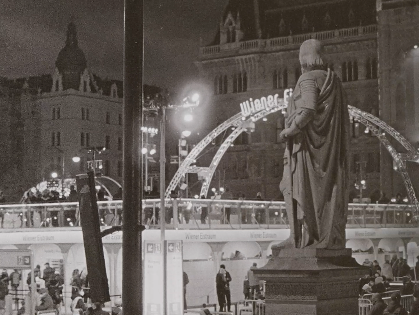 Ice Skating (16mm-practice) by Lennart Hüper and Tobias Langer. AUT 2022, B/W, 5 min